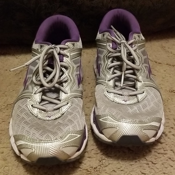 Womens Mizuno size 11 shoes - Picture 2 of 6